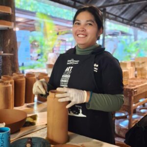 High-end Khmer ceramics and pottery class student